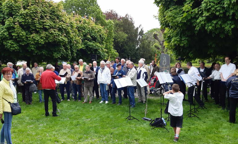 Maibaum aufstellen in Efferen